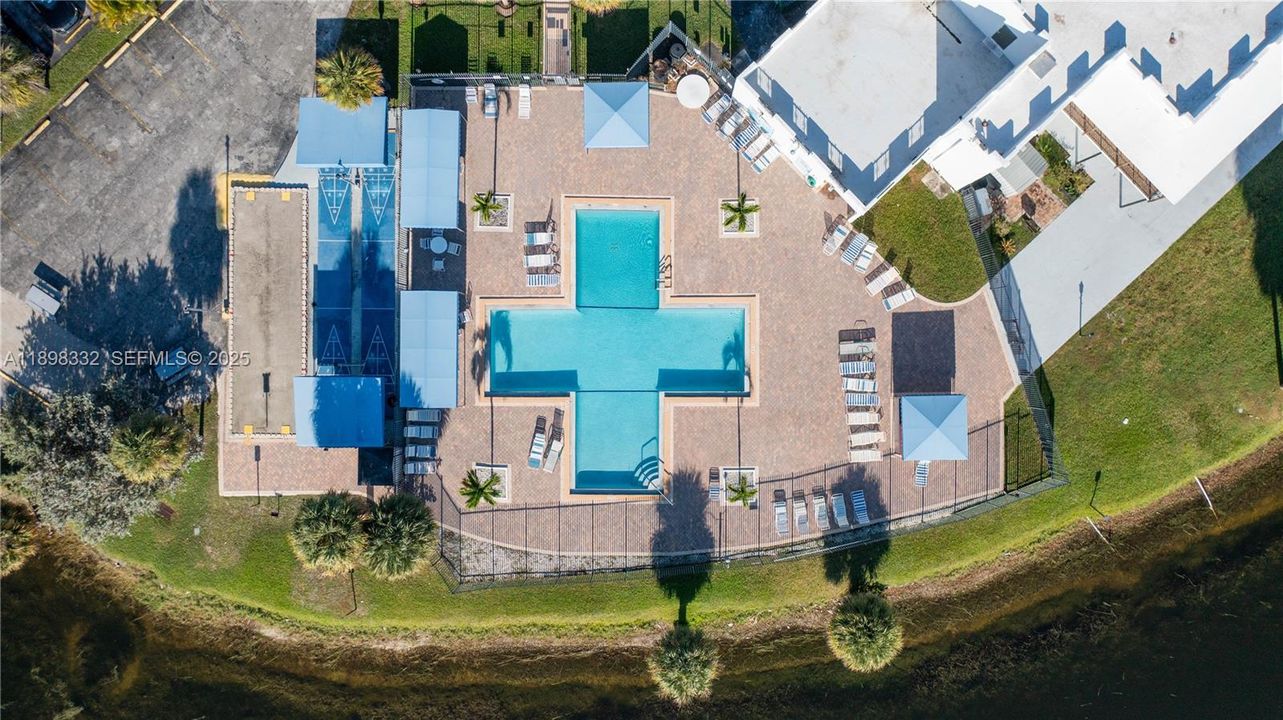 На продажу: $119,000 (1 спален, 2 ванн, 928 Квадратных фут)