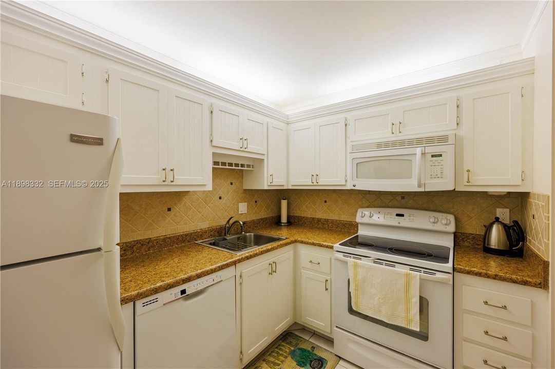 На продажу: $119,000 (1 спален, 2 ванн, 928 Квадратных фут)