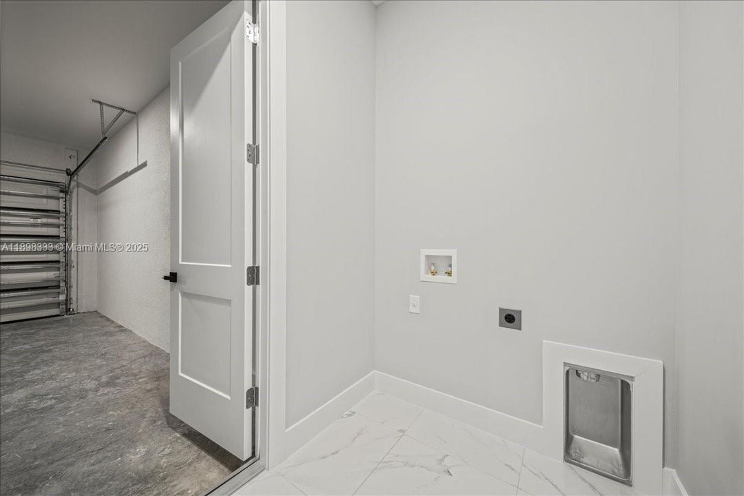 Active With Contract: $375,000 (4 beds, 2 baths, 1842 Square Feet)