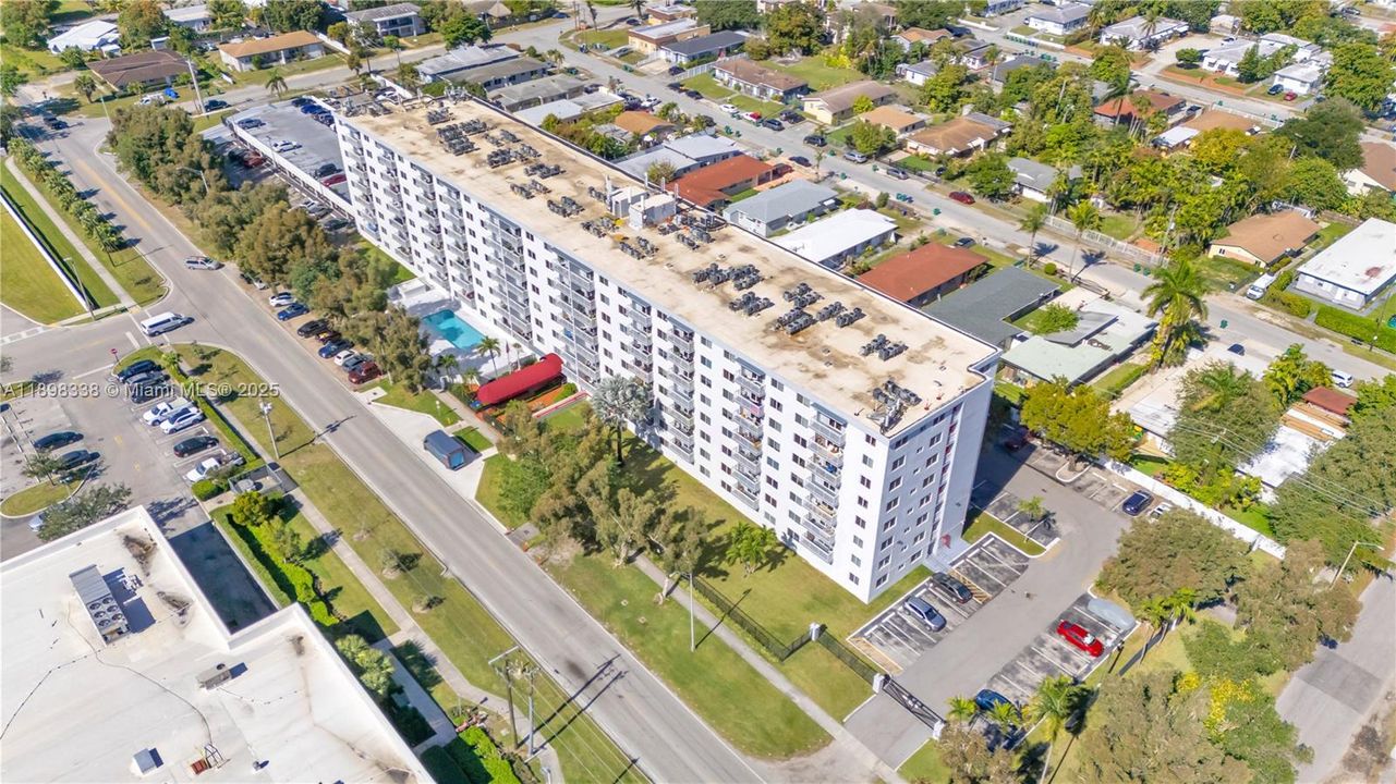 Active With Contract: $250,000 (1 beds, 1 baths, 710 Square Feet)