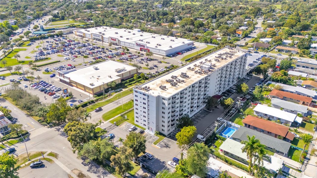 Active With Contract: $250,000 (1 beds, 1 baths, 710 Square Feet)