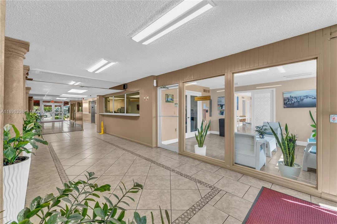 Active With Contract: $250,000 (1 beds, 1 baths, 710 Square Feet)