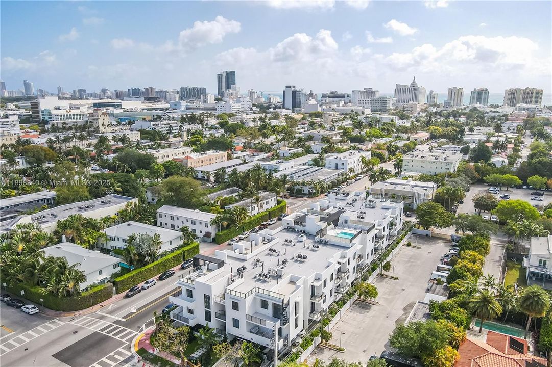 Active With Contract: $3,900 (1 beds, 1 baths, 738 Square Feet)