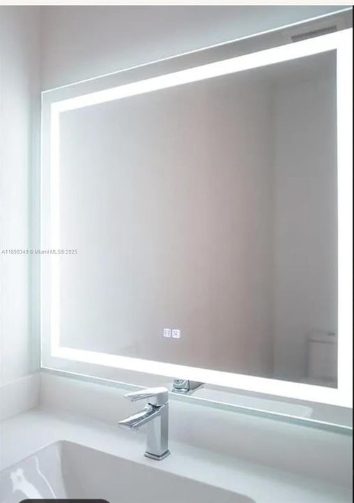 Active With Contract: $3,900 (1 beds, 1 baths, 738 Square Feet)