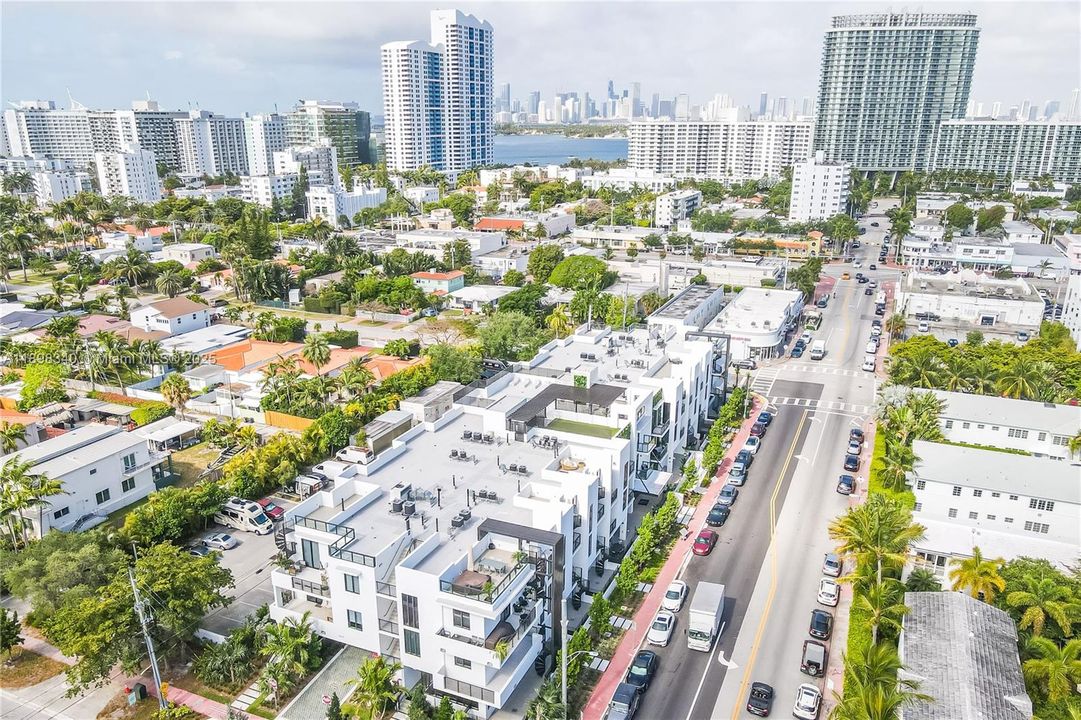 Active With Contract: $3,900 (1 beds, 1 baths, 738 Square Feet)