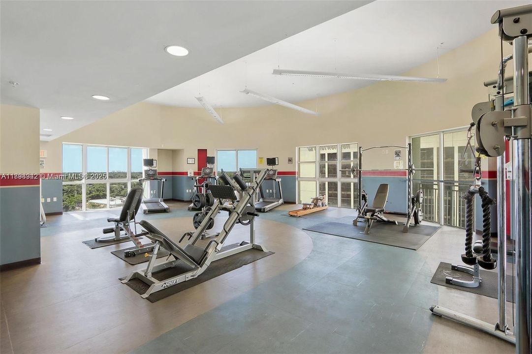 For Rent: $2,900 (2 beds, 2 baths, 1040 Square Feet)