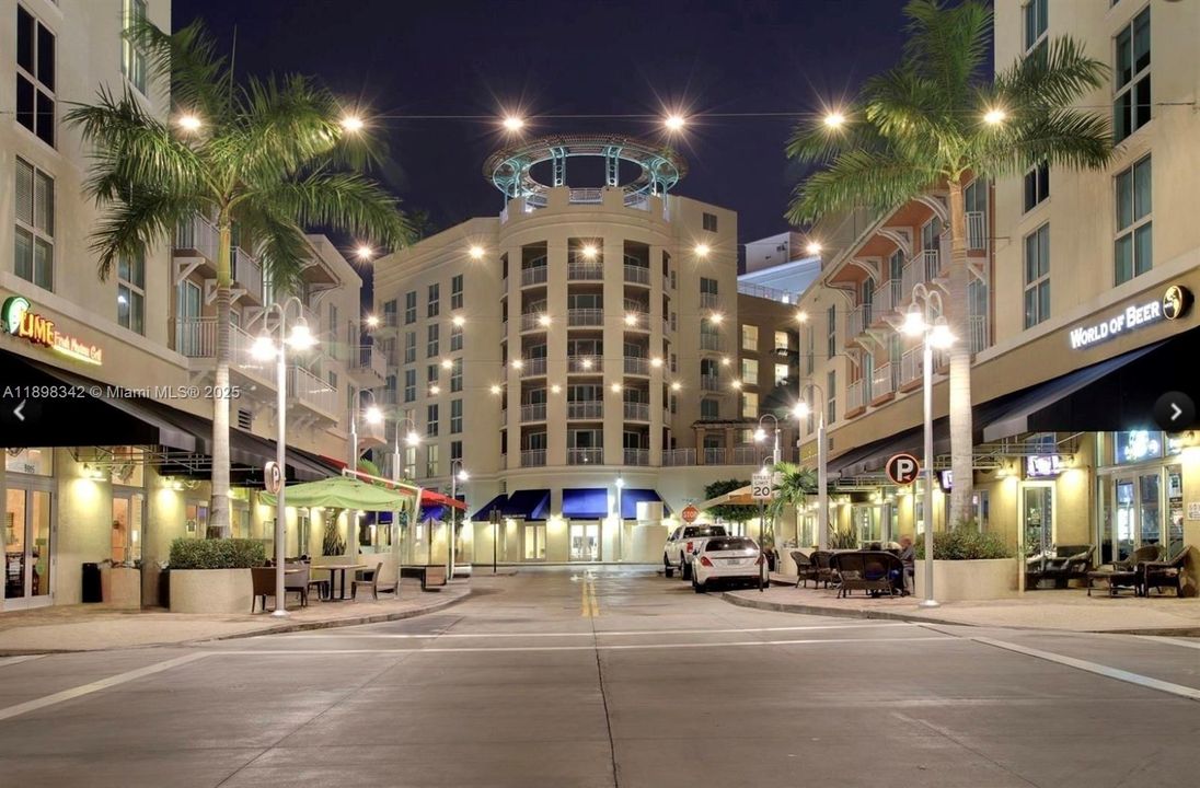 For Rent: $2,900 (2 beds, 2 baths, 1040 Square Feet)