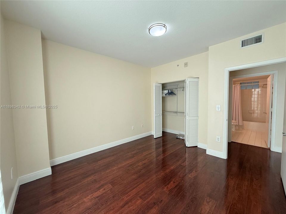 For Rent: $2,900 (2 beds, 2 baths, 1040 Square Feet)