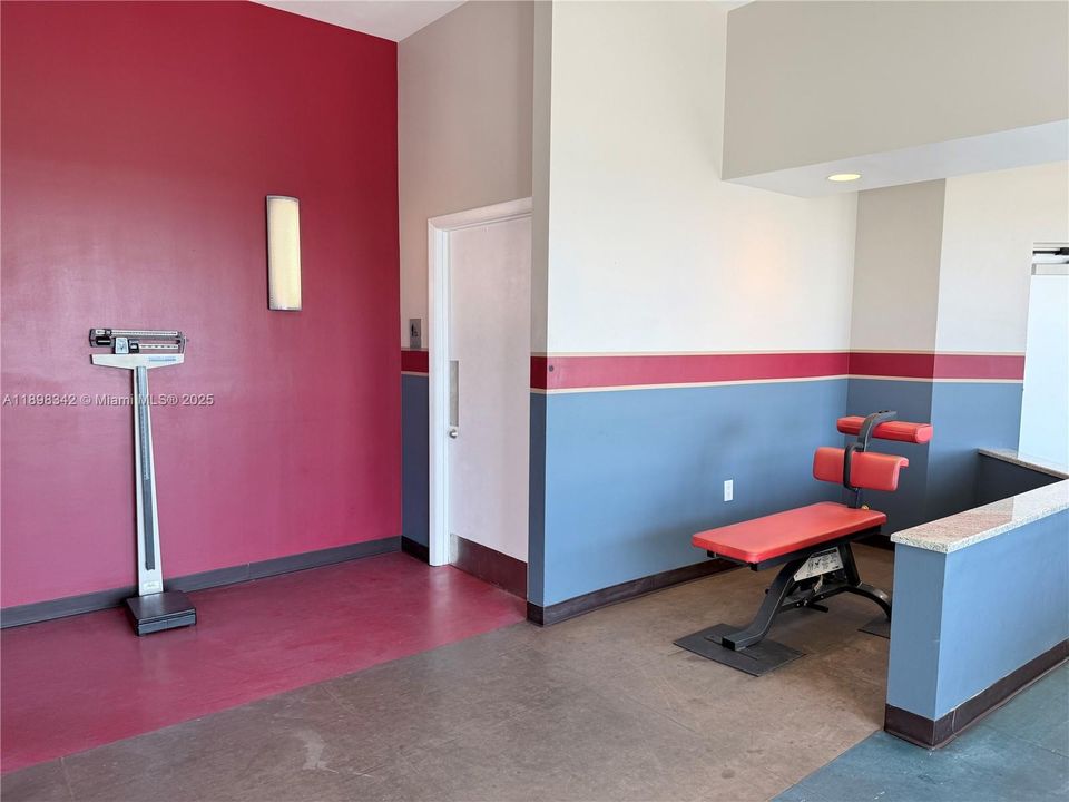 For Rent: $2,900 (2 beds, 2 baths, 1040 Square Feet)