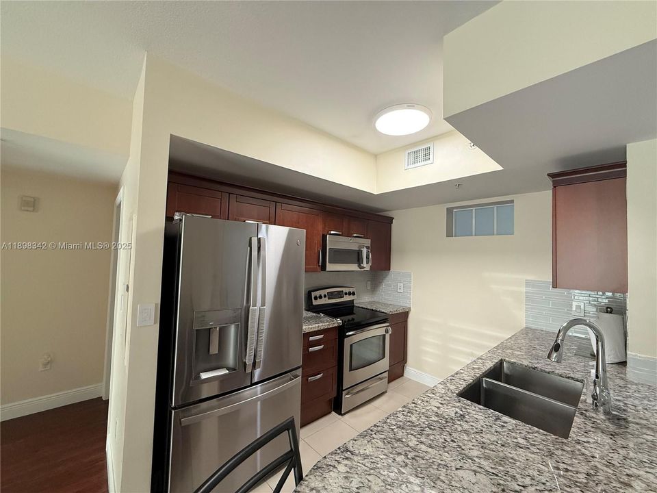 For Rent: $2,900 (2 beds, 2 baths, 1040 Square Feet)