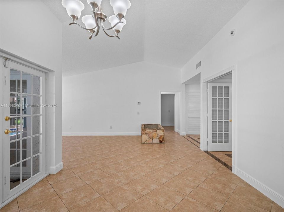 В аренду: $5,000 (4 спален, 2 ванн, 2471 Квадратных фут)