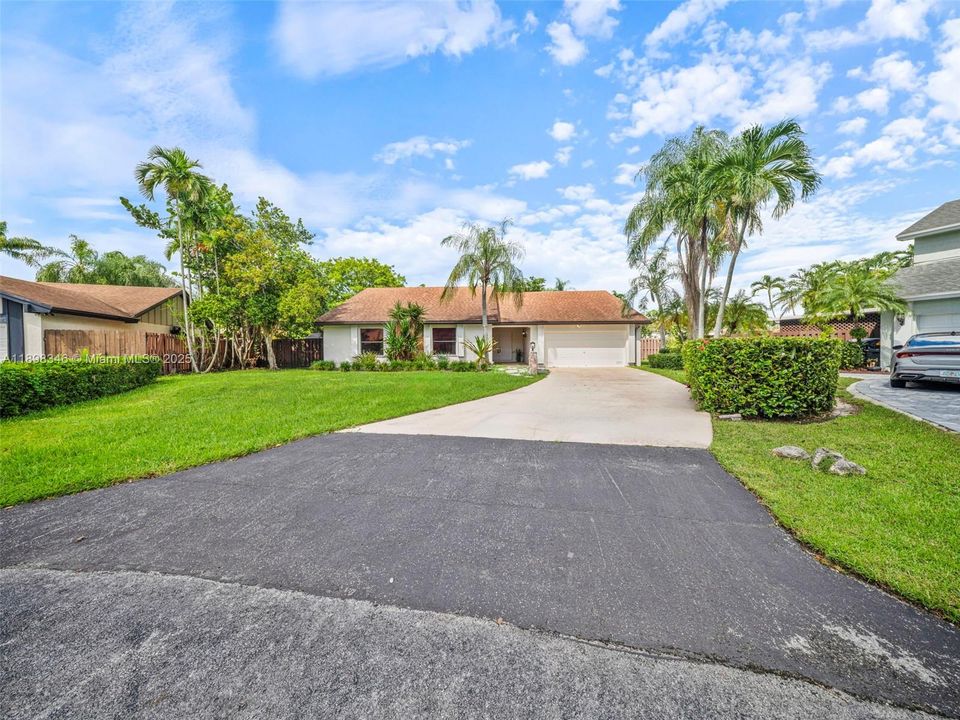 В аренду: $5,000 (4 спален, 2 ванн, 2471 Квадратных фут)