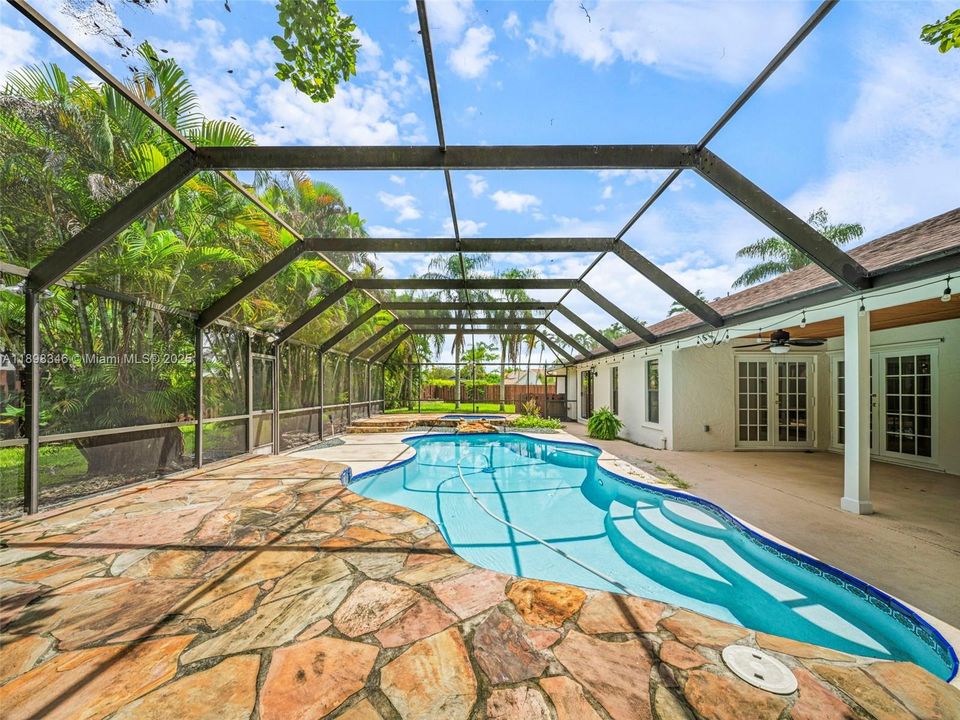 В аренду: $5,000 (4 спален, 2 ванн, 2471 Квадратных фут)