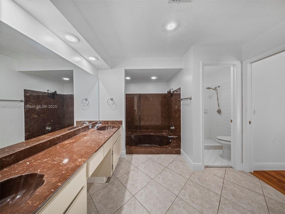 В аренду: $5,000 (4 спален, 2 ванн, 2471 Квадратных фут)