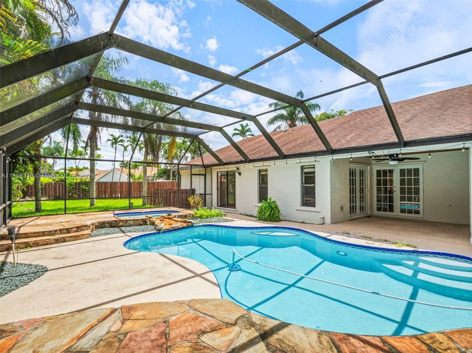 В аренду: $5,000 (4 спален, 2 ванн, 2471 Квадратных фут)