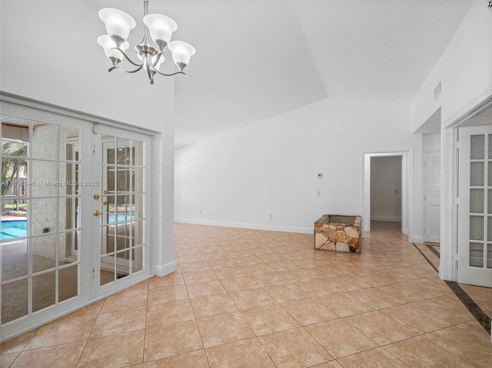 В аренду: $5,000 (4 спален, 2 ванн, 2471 Квадратных фут)