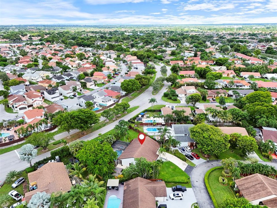 В аренду: $5,000 (4 спален, 2 ванн, 2471 Квадратных фут)