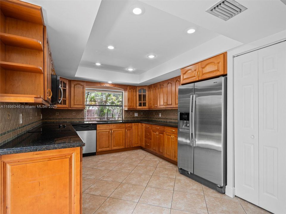 В аренду: $5,000 (4 спален, 2 ванн, 2471 Квадратных фут)