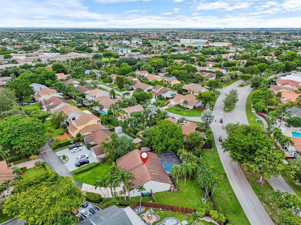 В аренду: $5,000 (4 спален, 2 ванн, 2471 Квадратных фут)