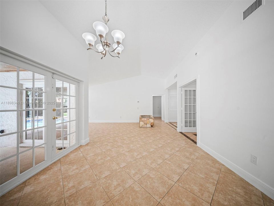 В аренду: $5,000 (4 спален, 2 ванн, 2471 Квадратных фут)