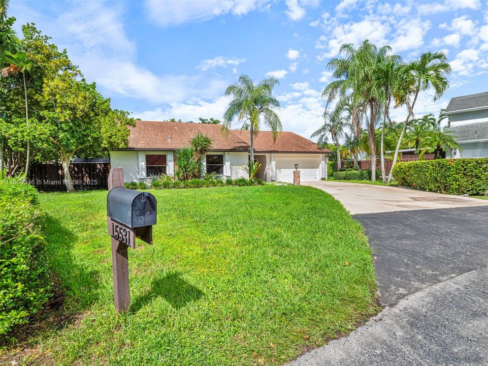 В аренду: $5,000 (4 спален, 2 ванн, 2471 Квадратных фут)