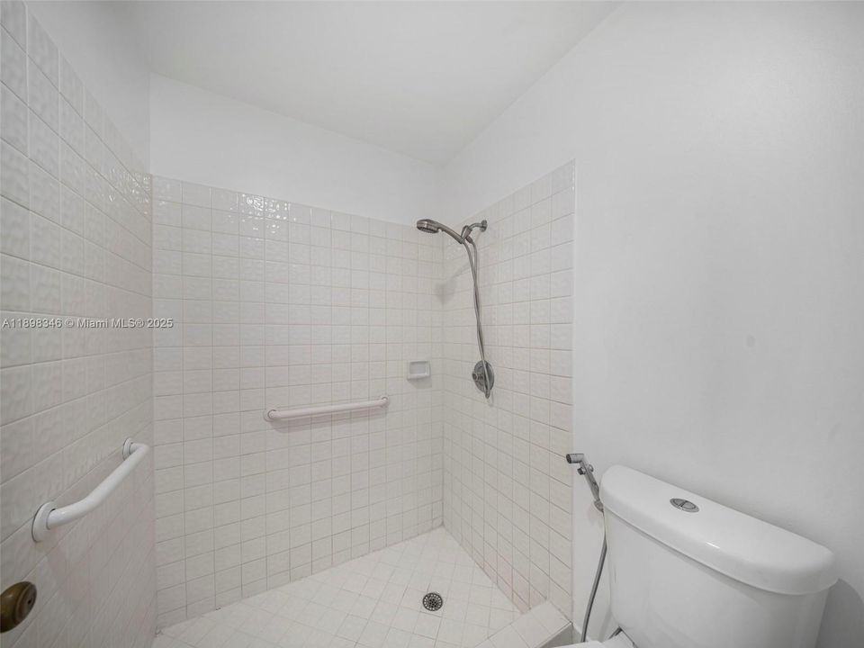 В аренду: $5,000 (4 спален, 2 ванн, 2471 Квадратных фут)