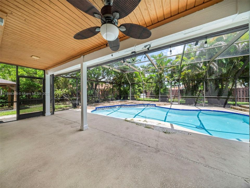 В аренду: $5,000 (4 спален, 2 ванн, 2471 Квадратных фут)