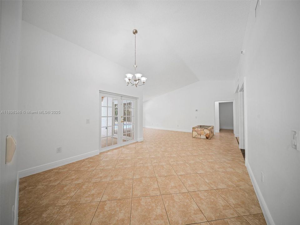 В аренду: $5,000 (4 спален, 2 ванн, 2471 Квадратных фут)