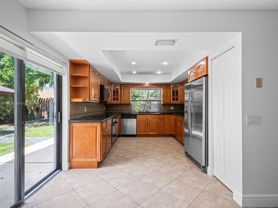 В аренду: $5,000 (4 спален, 2 ванн, 2471 Квадратных фут)