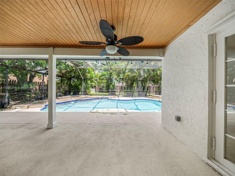 В аренду: $5,000 (4 спален, 2 ванн, 2471 Квадратных фут)