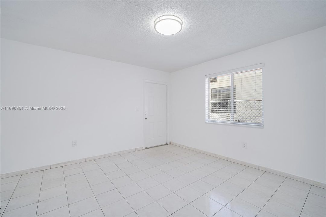 Recently Rented: $3,100 (4 beds, 2 baths, 1500 Square Feet)