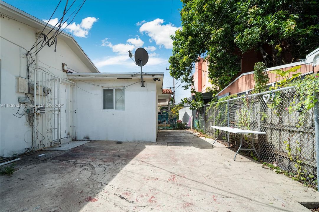 Recently Rented: $3,100 (4 beds, 2 baths, 1500 Square Feet)