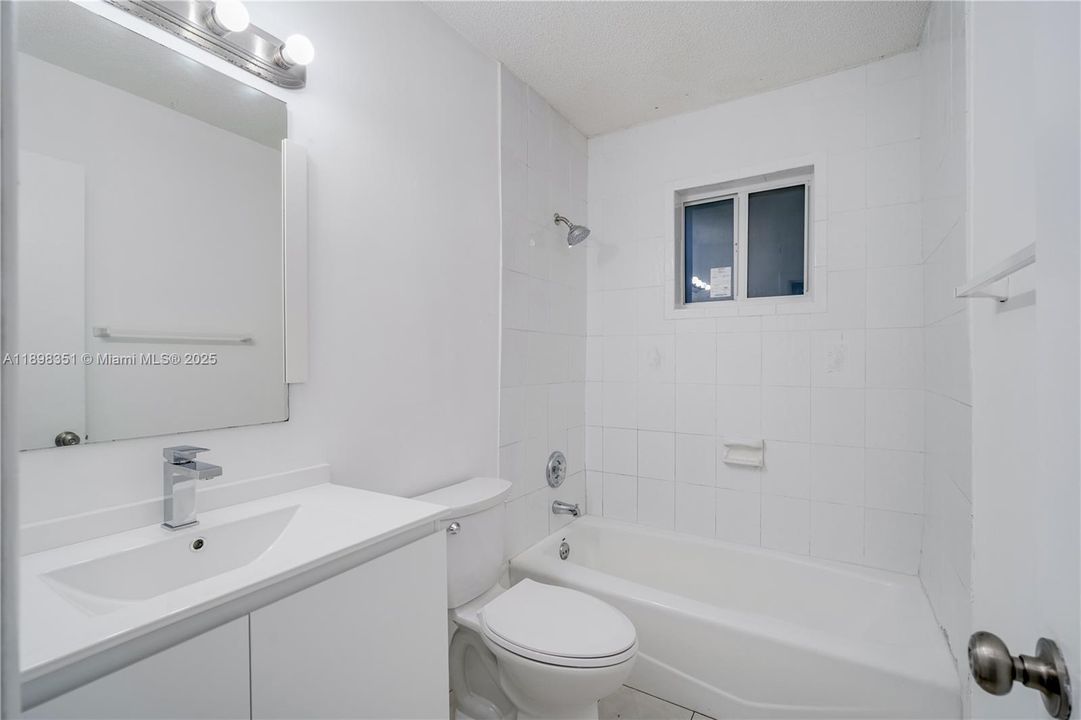 Recently Rented: $3,100 (4 beds, 2 baths, 1500 Square Feet)