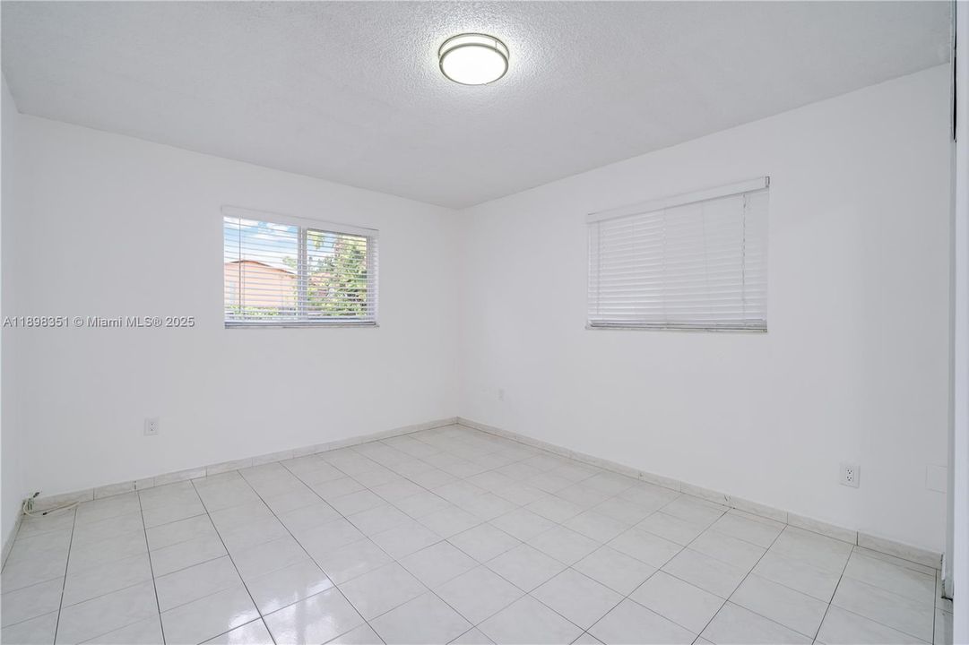 Recently Rented: $3,100 (4 beds, 2 baths, 1500 Square Feet)