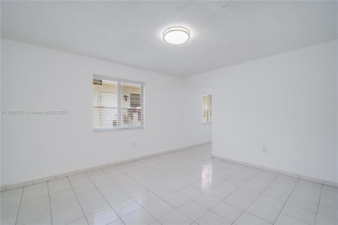 Recently Rented: $3,100 (4 beds, 2 baths, 1500 Square Feet)