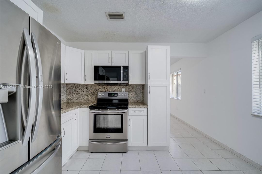 Recently Rented: $3,100 (4 beds, 2 baths, 1500 Square Feet)