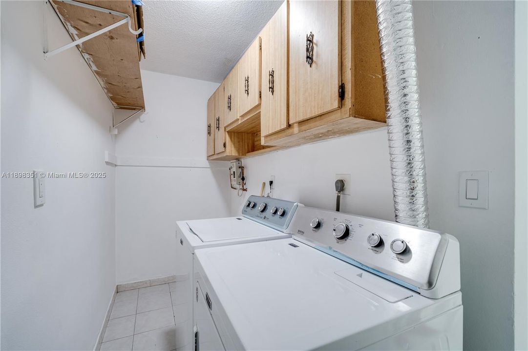 Recently Rented: $3,100 (4 beds, 2 baths, 1500 Square Feet)