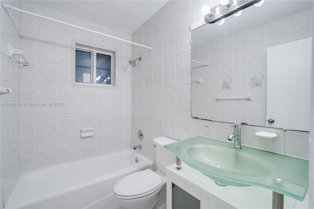 Recently Rented: $3,100 (4 beds, 2 baths, 1500 Square Feet)