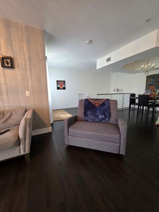 For Sale: $380,000 (2 beds, 2 baths, 1308 Square Feet)