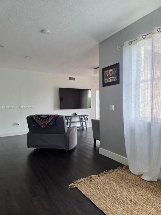 For Sale: $380,000 (2 beds, 2 baths, 1308 Square Feet)