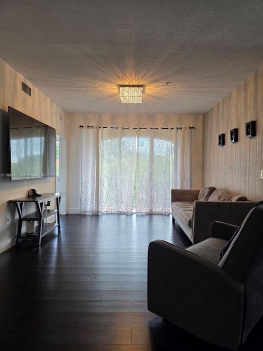 For Sale: $380,000 (2 beds, 2 baths, 1308 Square Feet)