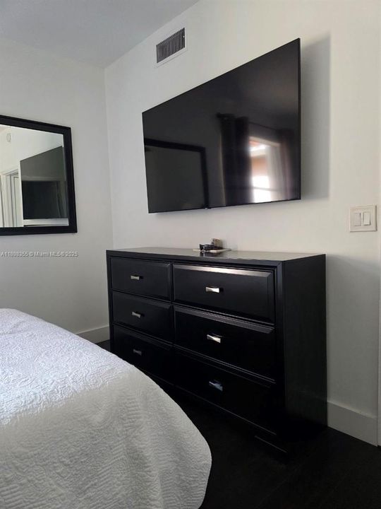 For Sale: $380,000 (2 beds, 2 baths, 1308 Square Feet)