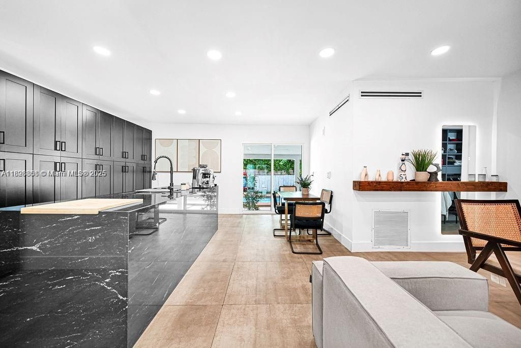 For Sale: $899,000 (4 beds, 3 baths, 1200 Square Feet)