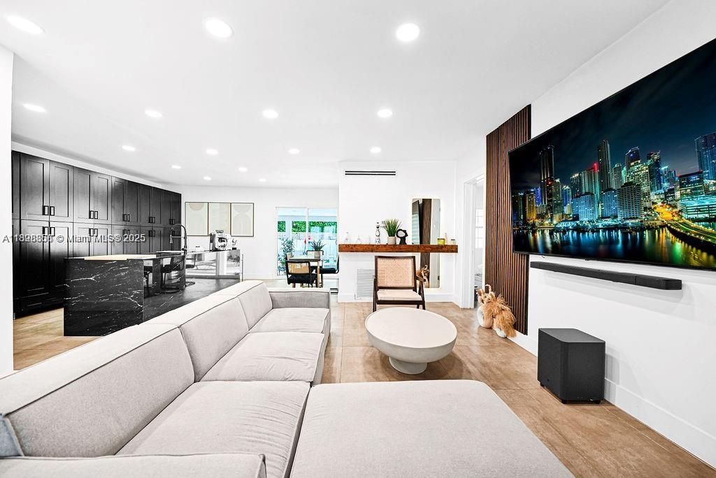 For Sale: $899,000 (4 beds, 3 baths, 1200 Square Feet)