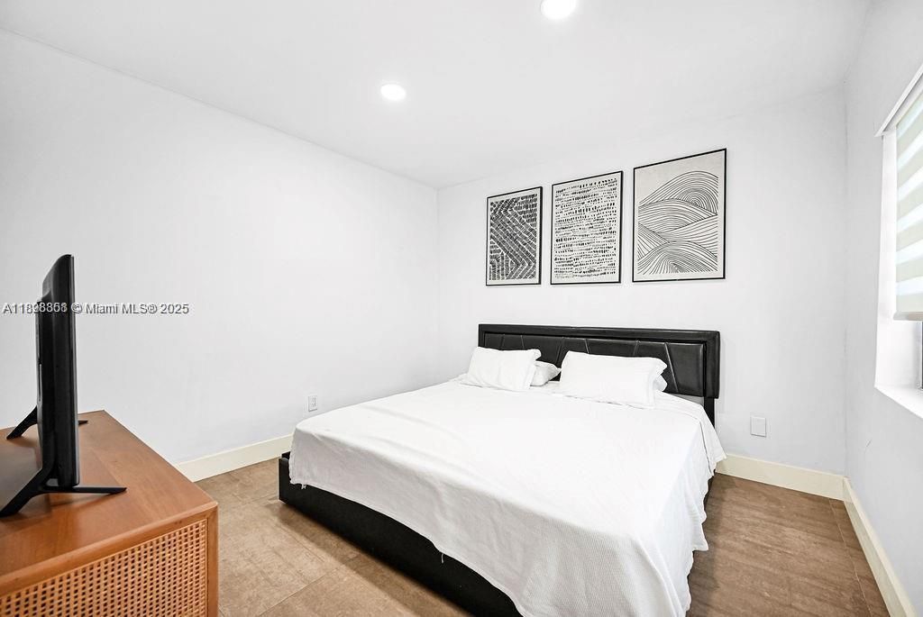 For Sale: $899,000 (4 beds, 3 baths, 1200 Square Feet)