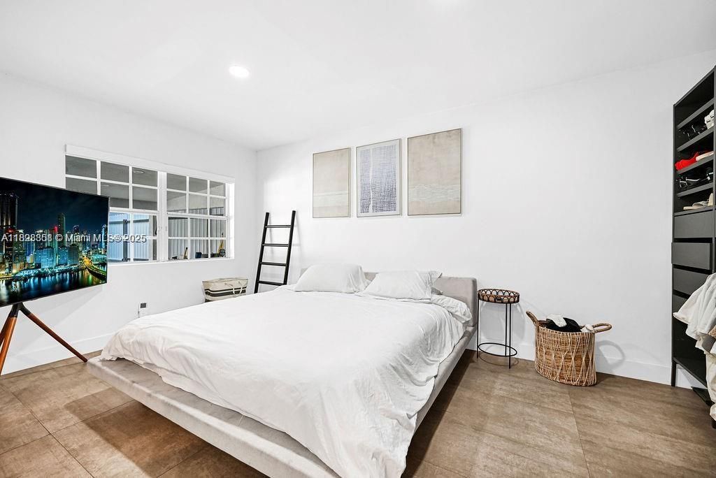 For Sale: $899,000 (4 beds, 3 baths, 1200 Square Feet)