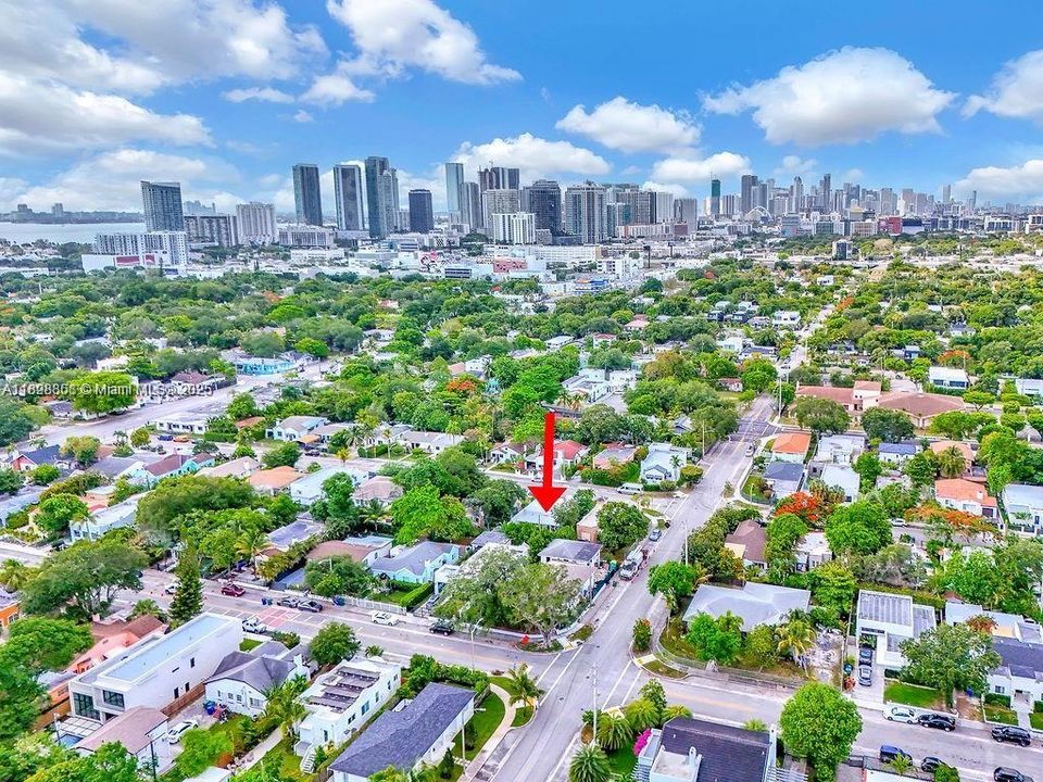 For Sale: $899,000 (4 beds, 3 baths, 1200 Square Feet)