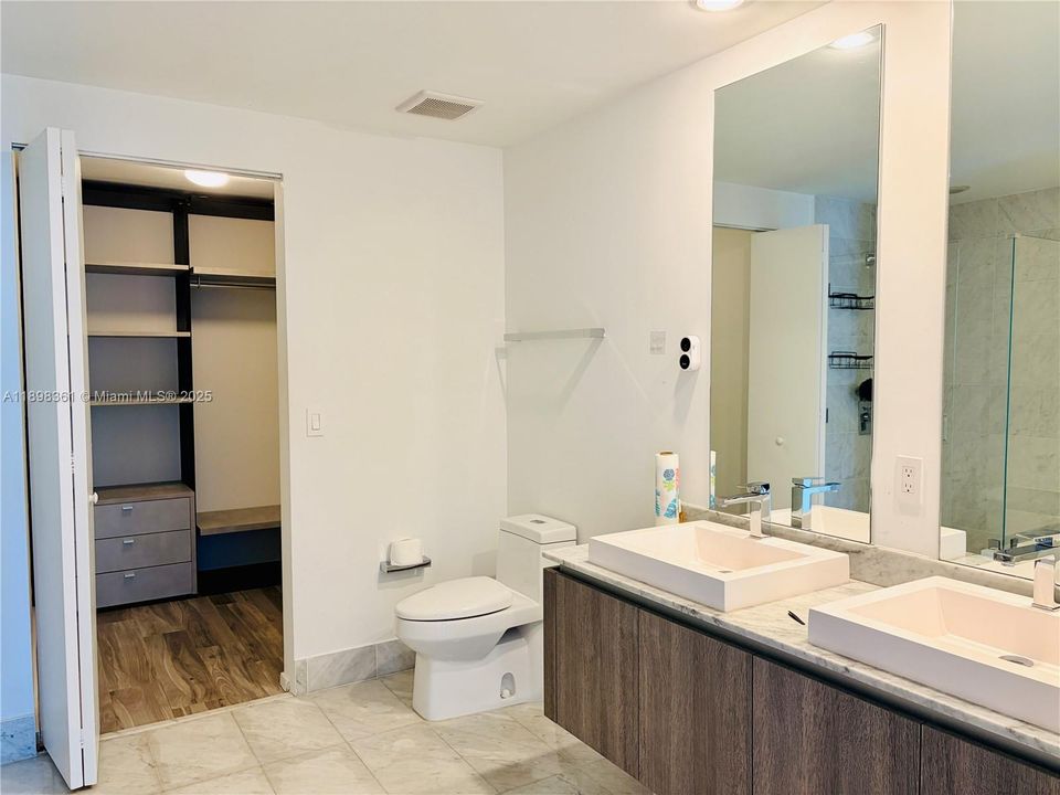 Recently Rented: $4,150 (1 beds, 2 baths, 849 Square Feet)