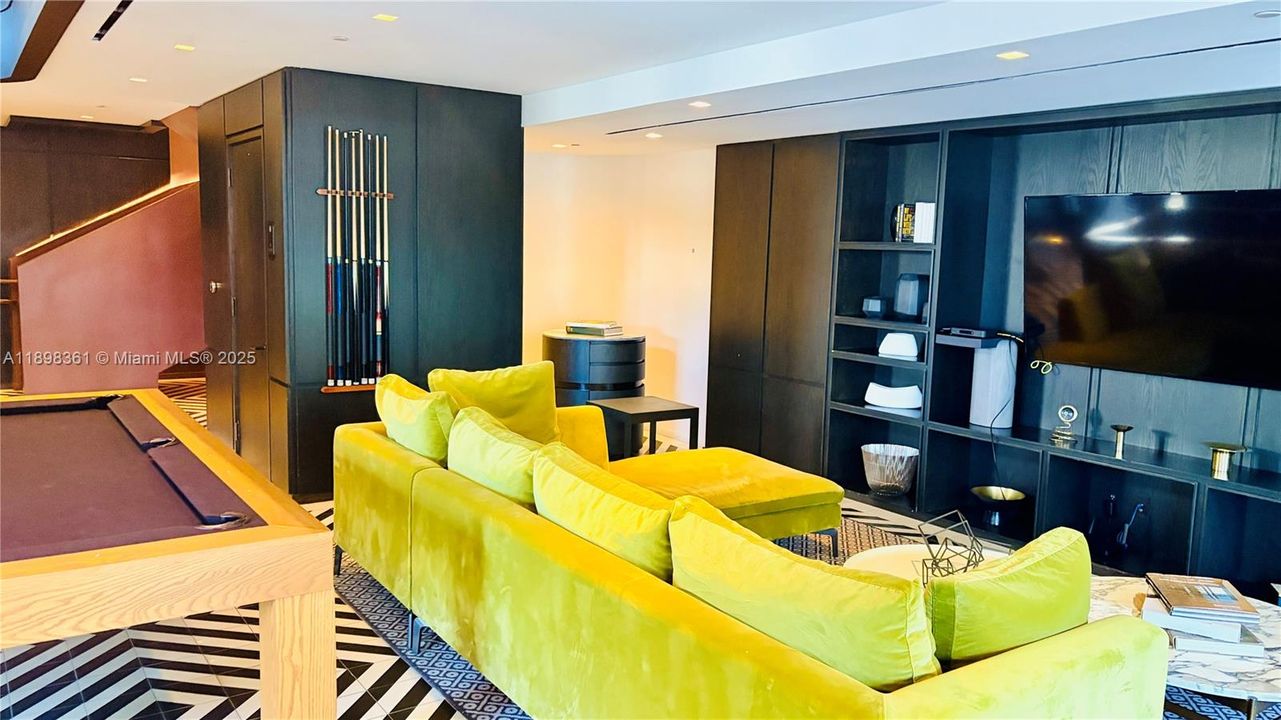 Recently Rented: $4,150 (1 beds, 2 baths, 849 Square Feet)