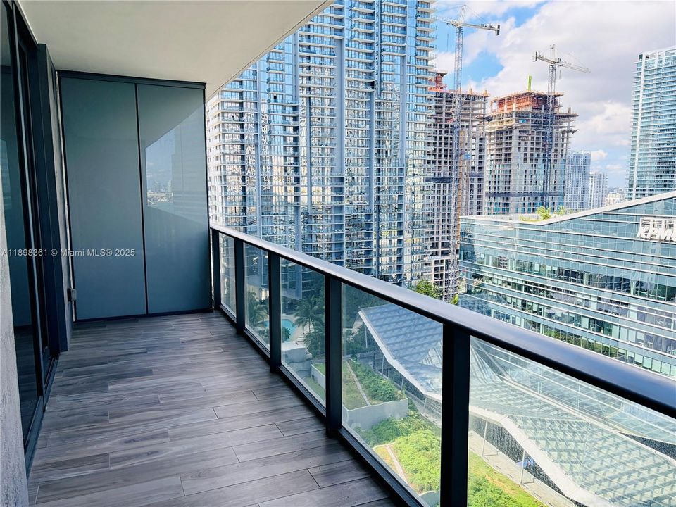 Recently Rented: $4,150 (1 beds, 2 baths, 849 Square Feet)